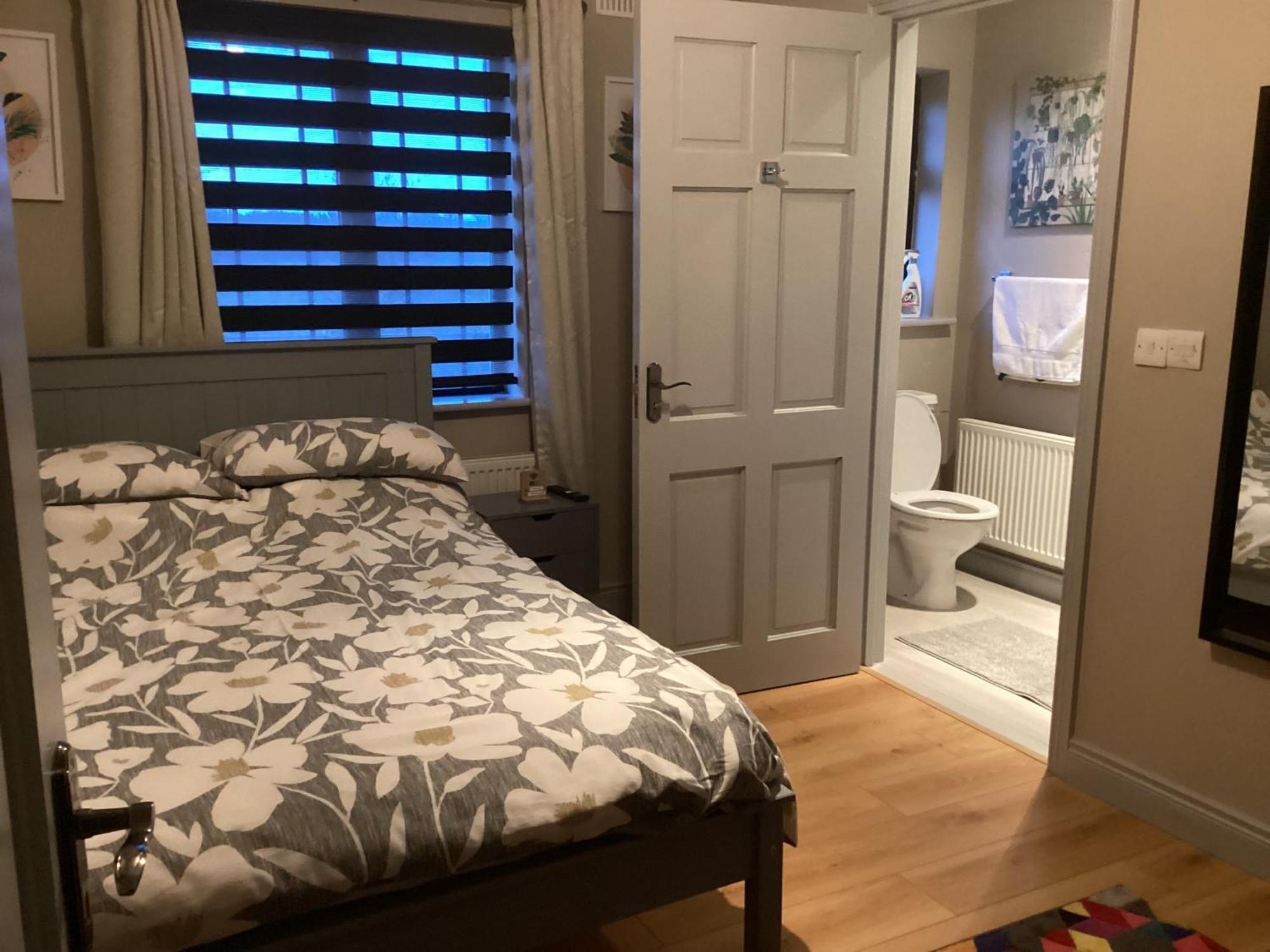 Room To Rent 穆林加尔 外观 照片